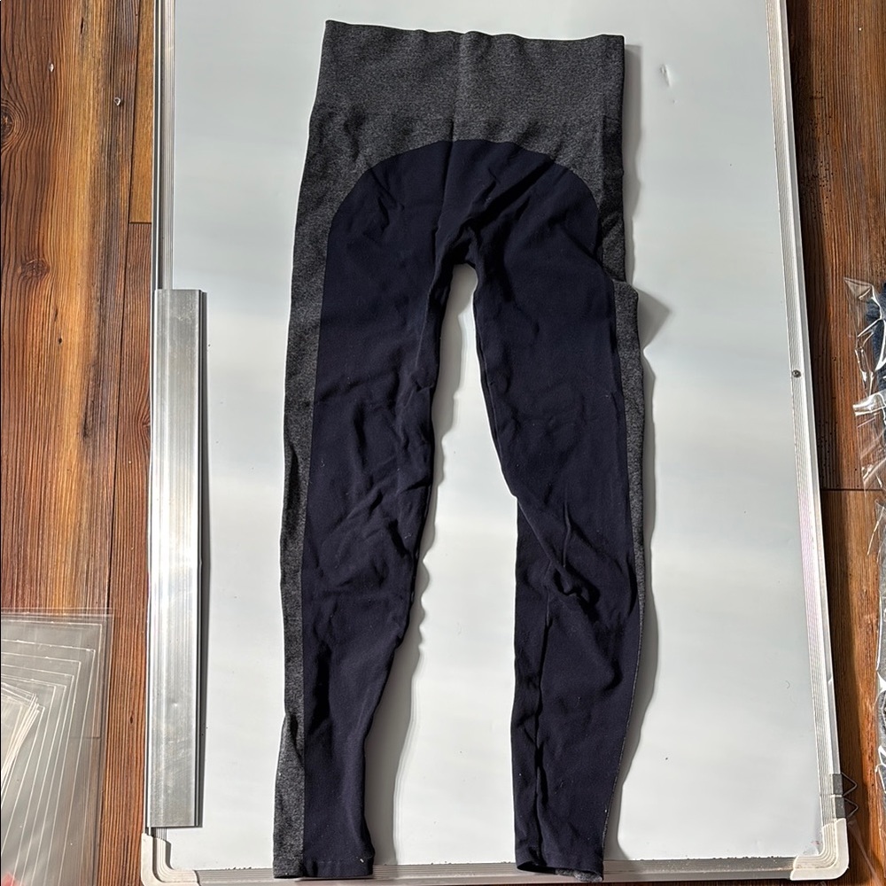 Spanx Gray and Black Leggings Sz Small